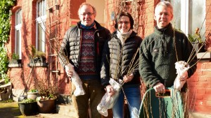 Februar 2018 | Beitrag für den Insektenschutz Die Initiatoren der Salwedeidenaktion in Seelbach Foto: Yvette Schäck