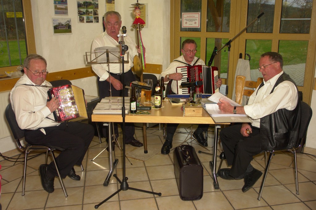 Seniorennachmittag 2008 | “Die Harmonikas” aus Steinebach bei Betzdorf übernahmen das Unterhaltungsprogramm | Foto: Wilfried Klein