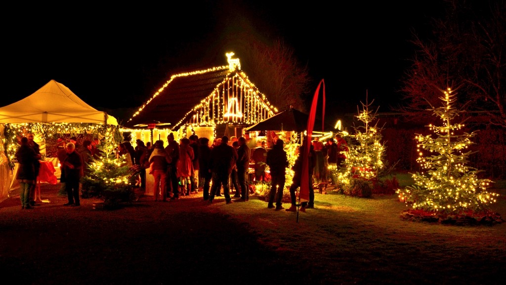 Lebendiger Adventskalender 2016 | Türchen 19: Holzofenwaffeln am Weihnachtshüttchen | Foto: Burkhard Schäck