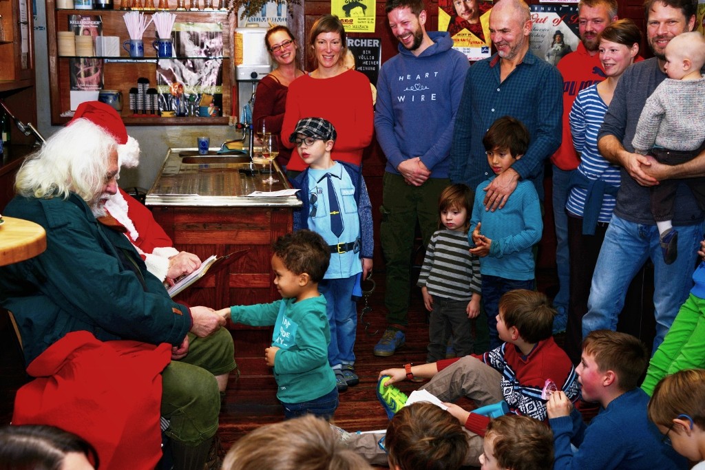 Lebendiger Adventskalender 2018 | Türchen 6: Nikolausfeier im Roten Haus | Foto: Burkhard Schäck
