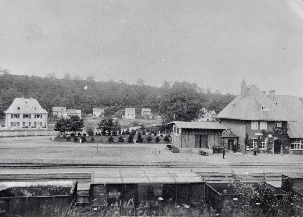 Historische Aufnahme 1920er Bahnhof Flammersfeld mit Haus Roseneck