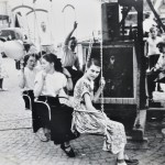 Historische Aufnahme 1953 Saengerfest Karussel am Bahnhof
