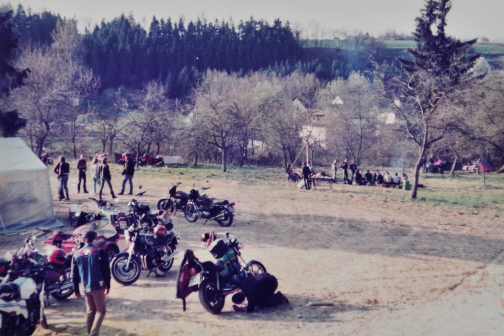 April 1984 | Das erste Motorradtreffen auf der Äppelswiss | Foto: Archiv MFS | Repro: Burkhard Schäck