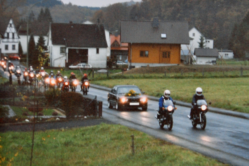 Oktober 1994 | Hupender Bikerkorso zur Hochzeit durch Seelbach | Foto: Nägelkrämer