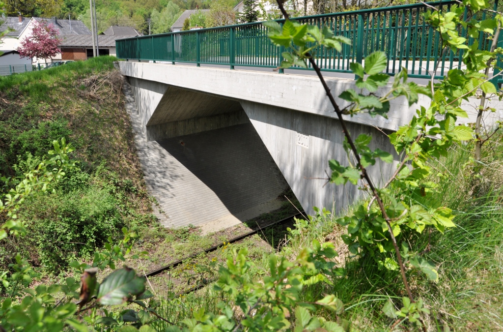 05.2015 | Neue Brücke über die Bahnschienen | Foto: Yvette Schäck