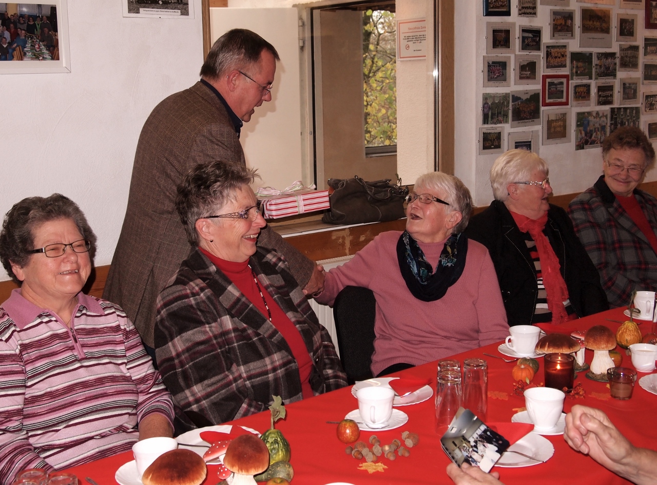 Seniorenfeier 2014 | Ehrung der ältesten Teilnehmerin | Foto: Burkhard Schäck