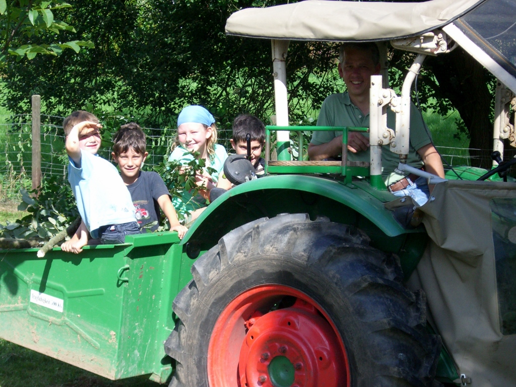 Pflegeeinsatz Sommer 2012 | Traktorfahren macht immer Spaß! | Foto: Yvette Schäck