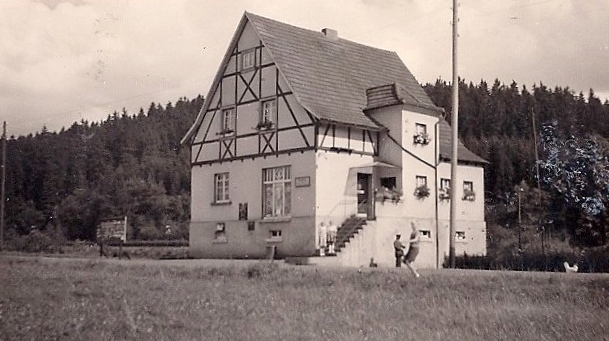 Historische Aufnahme Anfang 1950er Haus Supenkämper mit altem Laden