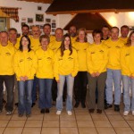 Schiesssportabteilung Gruppe mit gelben Pullovern