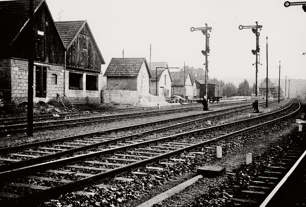 Historische Aufnahme September 1940 Landhandel August Sohnius am Bahnhof Flammersfeld in Seelbach