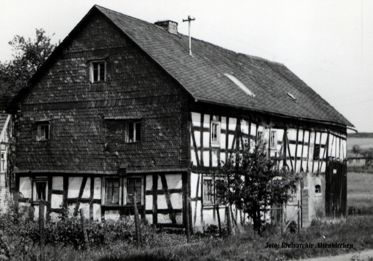 1958 | Fachwerkhaus Scharfenstein (abgerissen) | Foto: Robert Burkhardt, Identifizierung der Häuser: Irmhild und Siegmar Klein (Bettgenhausen)