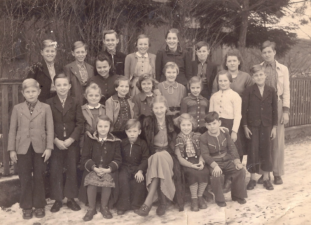 Historische Aufnahme Winter 1952-1953 Kindererholungsheim im Haus Roseneck mit Luise Westerhoff