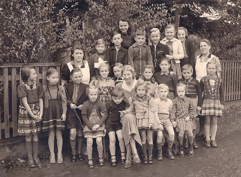 Historische Aufnahme Anfang 1950er Kindererholungsheim im Haus Roseneck mit Luise Westerhoff