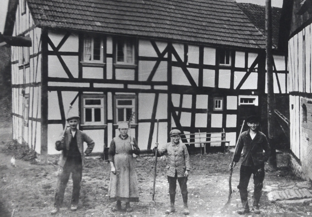 1932 | Aufbruch in die Heuwiese | Archiv: Loni Schneider, Repro: Burkhard Schäck