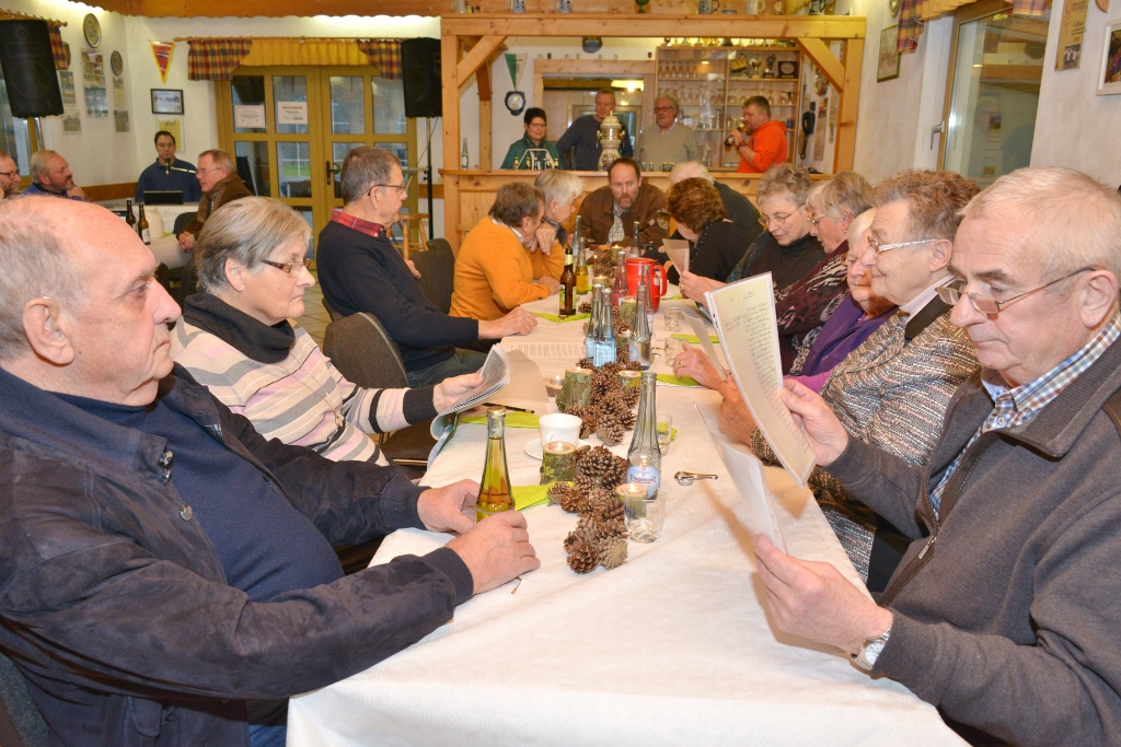 Seniorenfeier Januar 2016 | Die Namen der damaligen Schüler von Seelbach wurden mit Hilfe der begeisterten Gäste bestimmt. | Foto: Burkhard Schäck