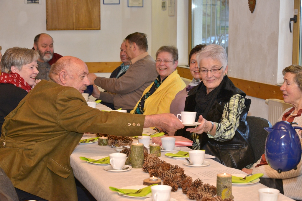 Seniorenfeier 01.2016 | Zusammenkunft bei Kaffee und Kuchen | Foto: Burkhard Schäck