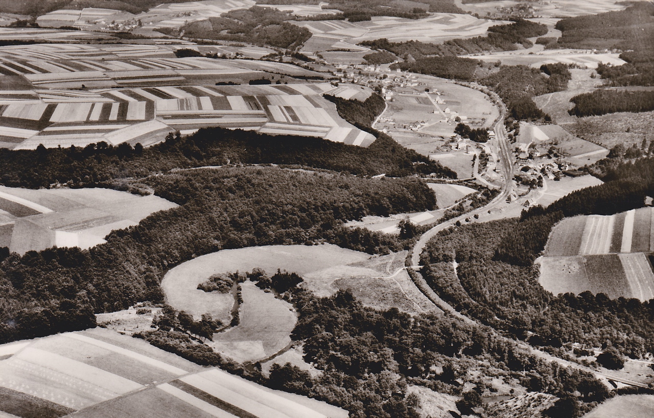 Ende 1950er | Ansichtskarte Luftaufnahme von Seelbach und Bettgenhausen | Herausgeber: Julius Sohnius, Archiv: OG Seelbach, Repro: Burkhard Schäck