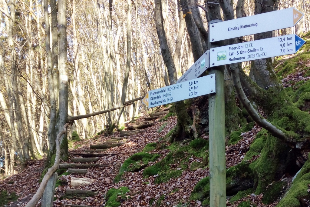 Wanderweg am Klettersteig Hölderstein