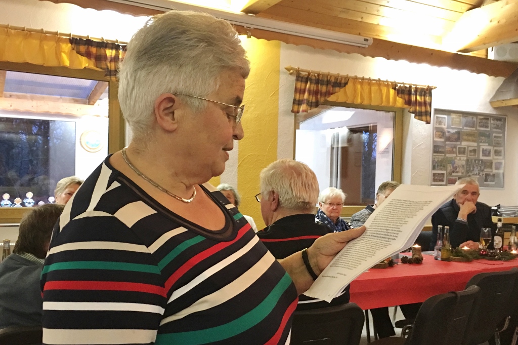 Seniorenfeier 2017 | Vorlesung der Geschichte „Das Christkind auf dem Roller“ | Foto: Reiner Nägelkrämer