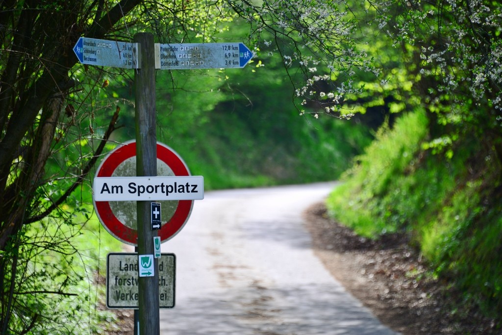 Strassenbenennung Am Sportplatz