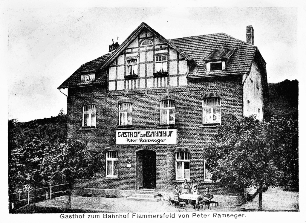 Historisches Foto 1927 | Postkarte Gasthof zum Bahnhof Flammersfeld