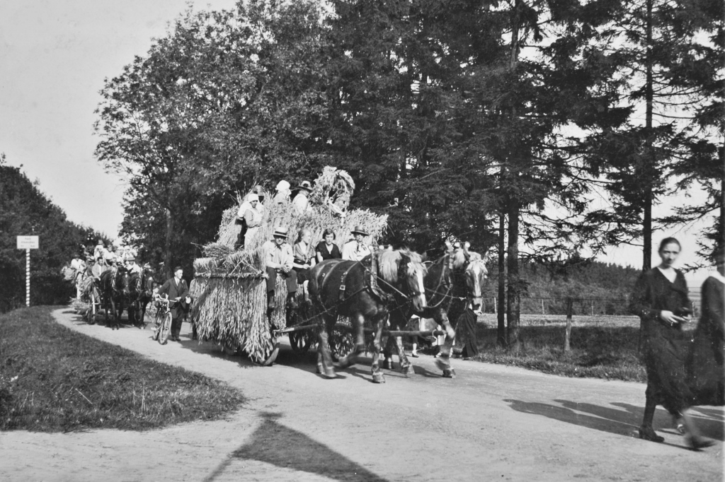 Historisches Foto 1936 Erntedankwagen von Seelbach in Flammersfeld