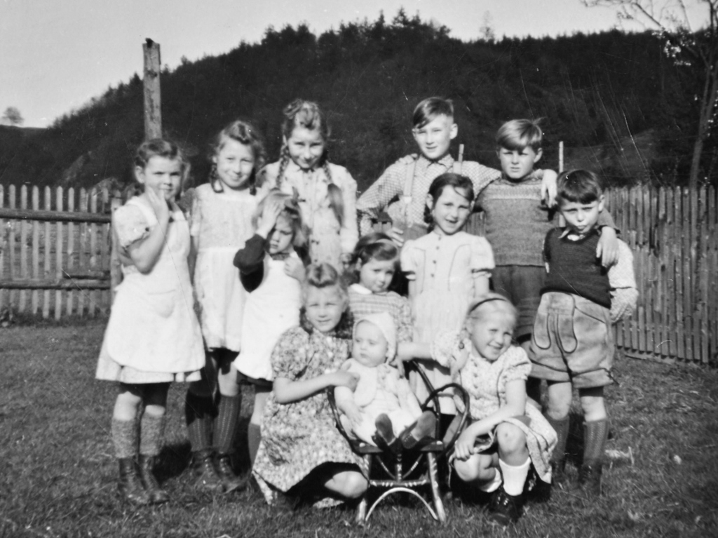 Historisches Foto 1944 Kindergeburtstag