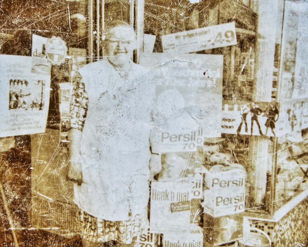 Historisches Foto Oma Mariechen vor Sohnius-Laden