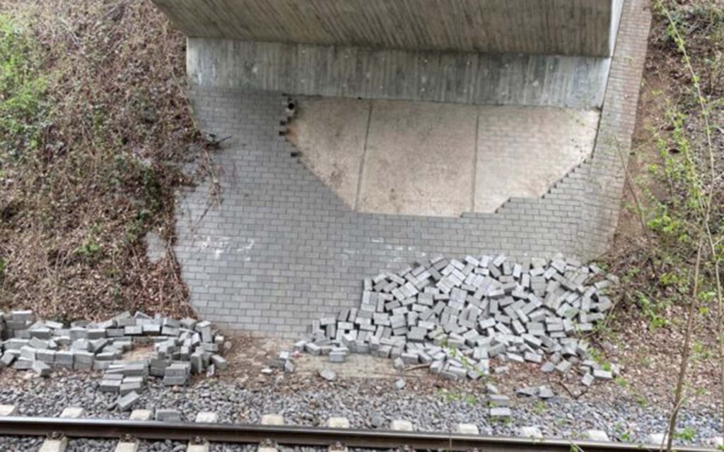 Sachbeschaedigung an der Bruecke Seelbach Bettgenhausen
