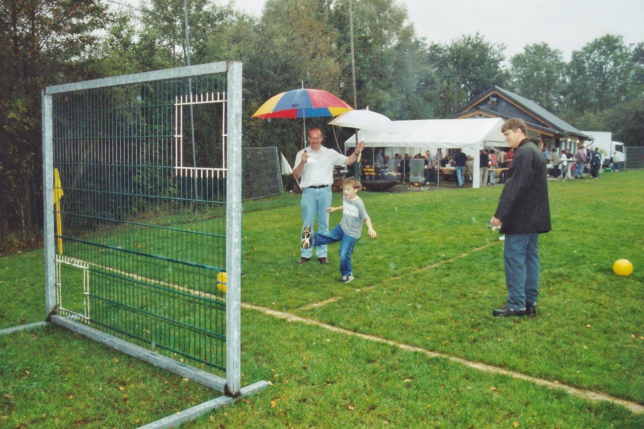 Dorffest 2005 | Spielstation Toreschießen | Foto: Burkhard Schäck
