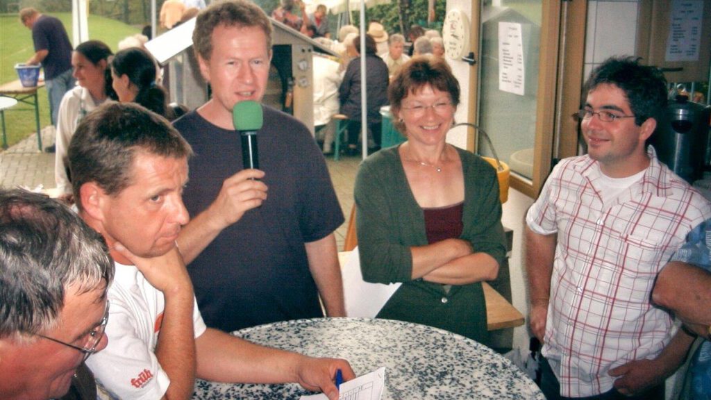 Dorffest 2005 | Die Gewinner der Spiele und Aktionen werden aufgerufen | Foto: Burkhard Schäck