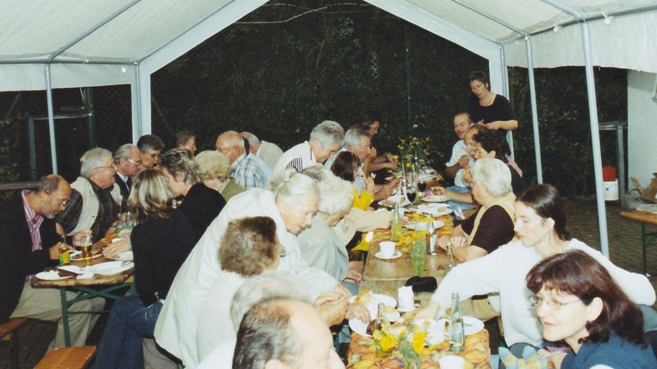 Dorffest 2005 | Gute Laune trotz Regen | Foto: Burkhard Schäck