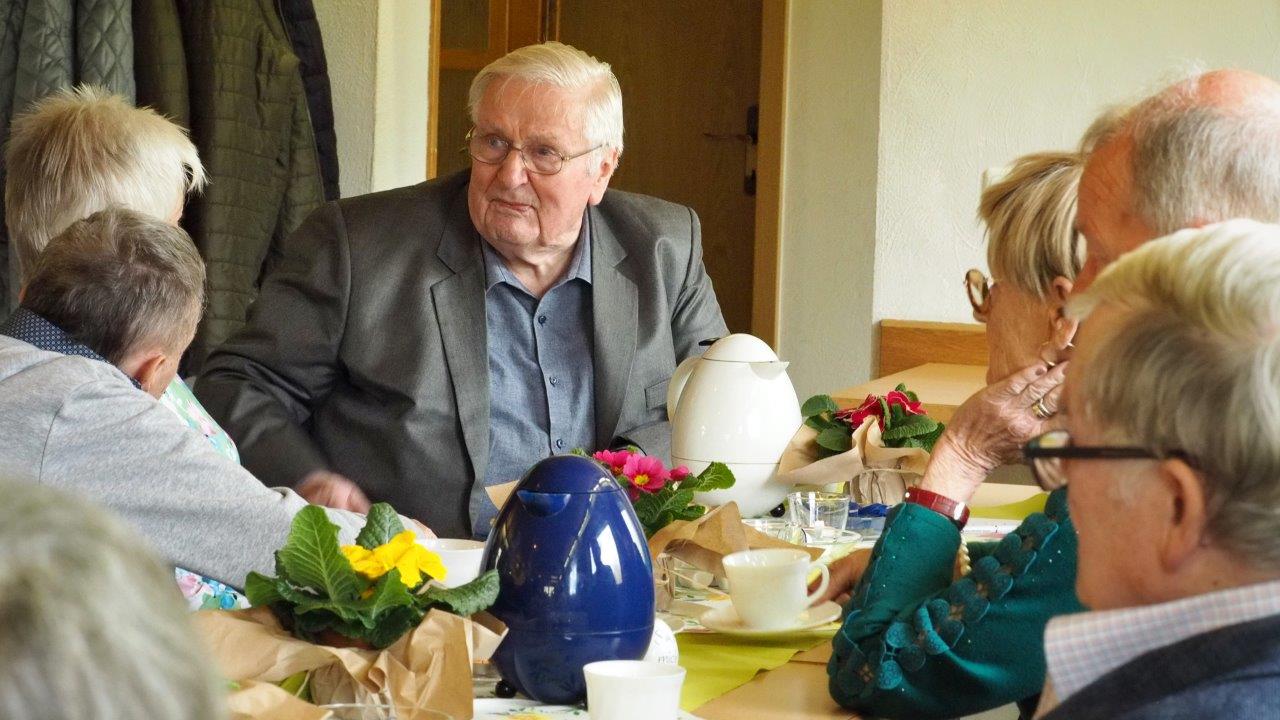 Seniorenfeier 2023 | Alte Bekanntschaften werden wieder aufgefrischt | Foto: Yvette Schäck