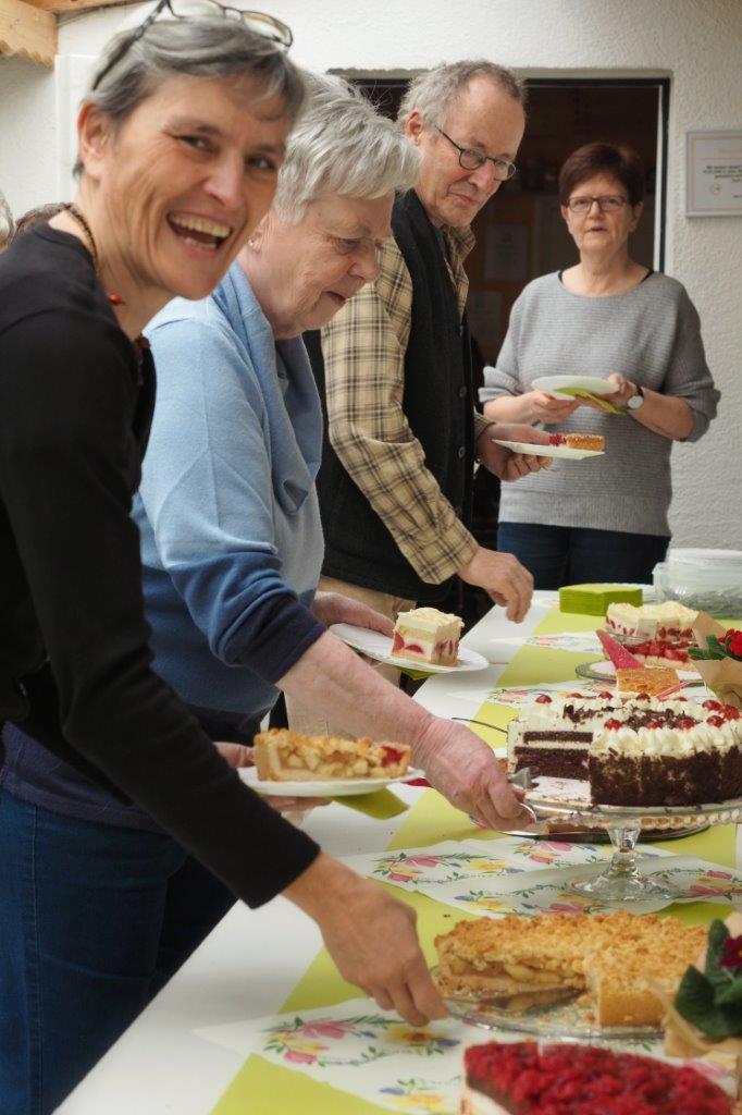 Seniorenfeier 2023 | Endlich mal wieder Kuchen | Foto: Yvette Schäck