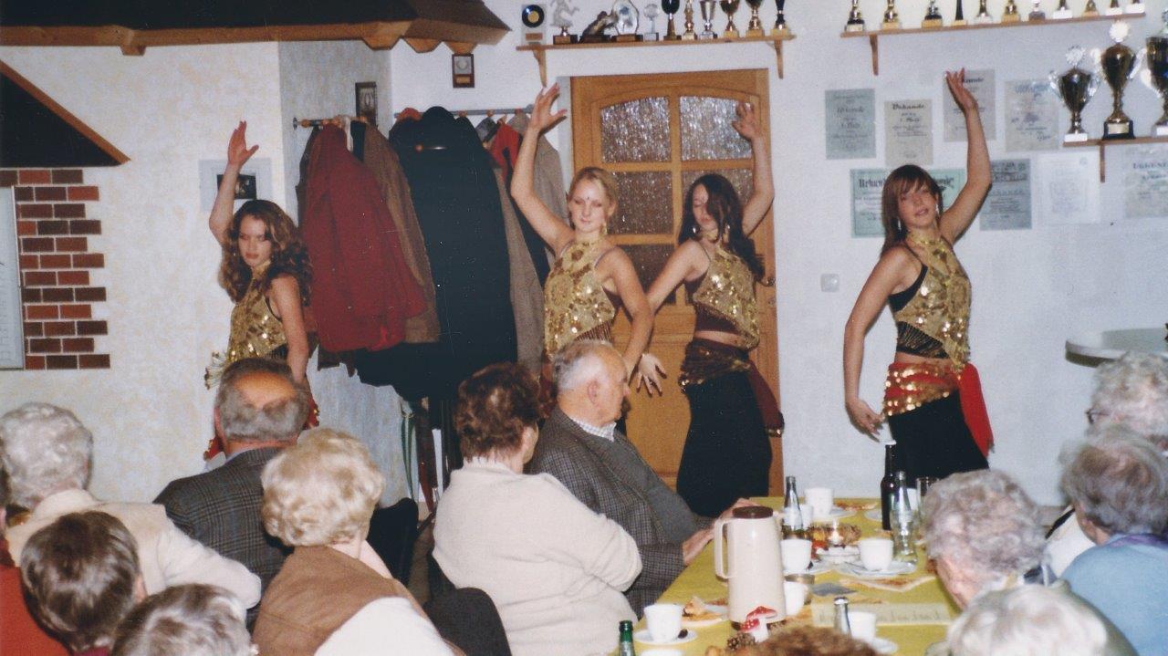 Seniorenfeier 2004 | Orientalische Tanzeinlage | Foto: Wilfried Klein