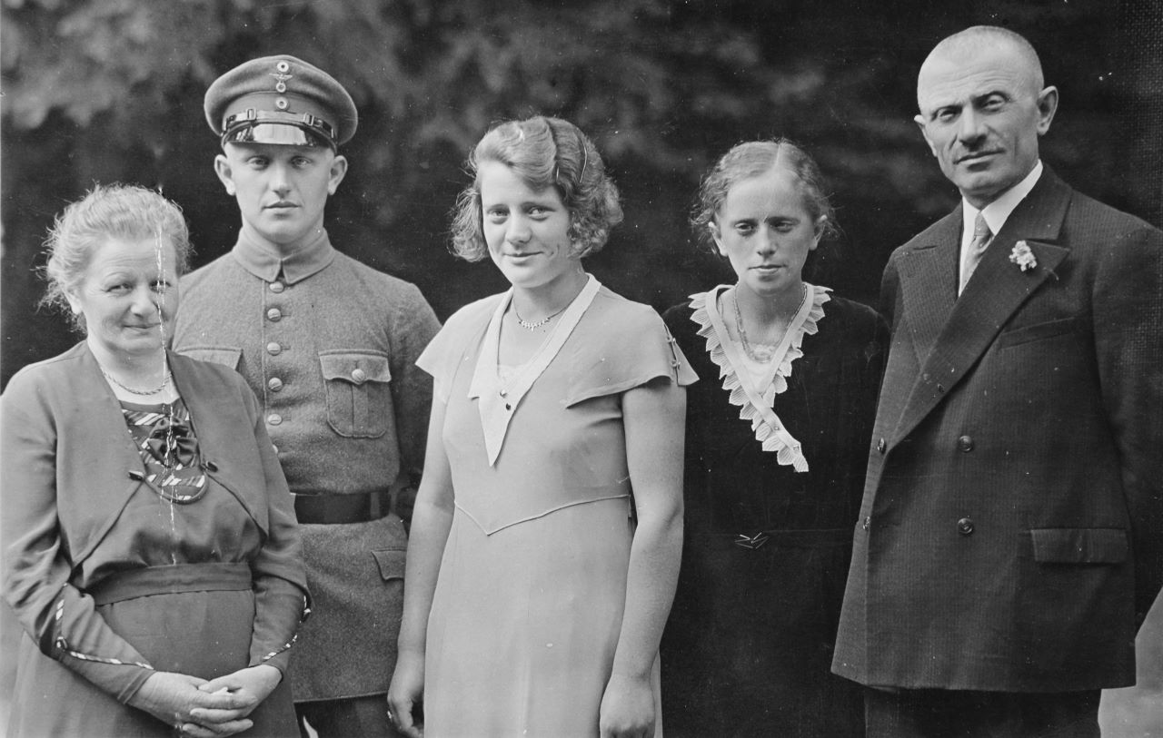 1933 | Elise und August Sohnius mit ihren Kindern Heinrich, Olga und Martha | Archiv: Hildegard Jeuck, Repro: Burkhard Schäck