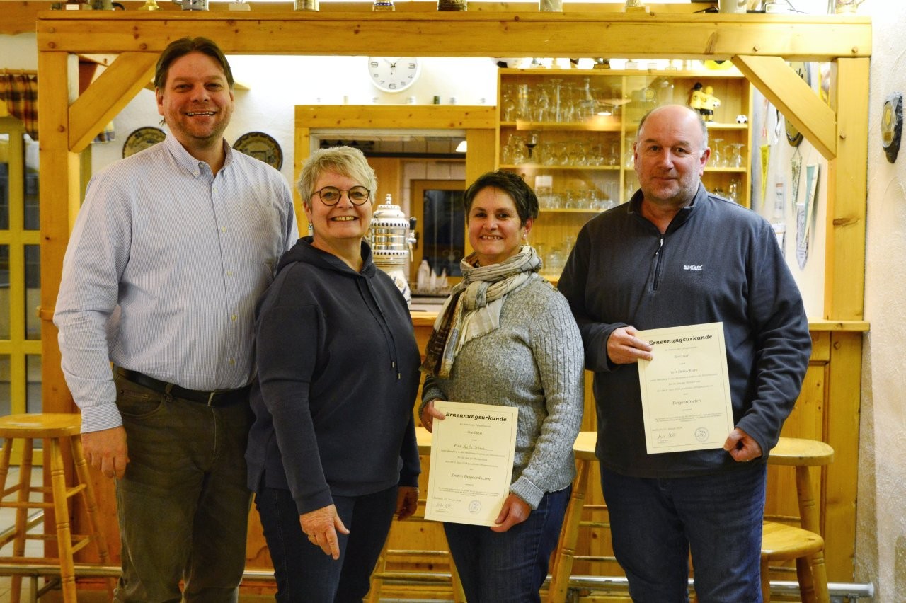 Herzlichen Glückwunsch dem neu gewählten Beigeordneten-Team Yvette Schäck und Heiko Klein sowie dem nachrückenden Ratsmitglied Michael Schulz! 22. Januar 2026 | Foto: Burkhard Schäck Herzlichen Glückwunsch dem neu gewählten Beigeordneten-Team Yvette Schäck und Heiko Klein sowie dem nachrückenden Ratsmitglied Michael Schulz! 22. Januar 2026 | Foto: Burkhard Schäck