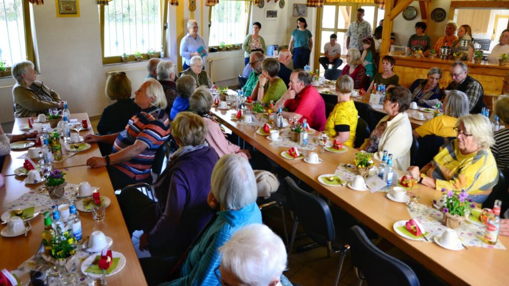 Seniorenfeier 2026 | Die Vorsitzende Anke Klein begrüßte im Namen des Dorfvereins die vielen Gäste. | Foto: Burkhard Schäck